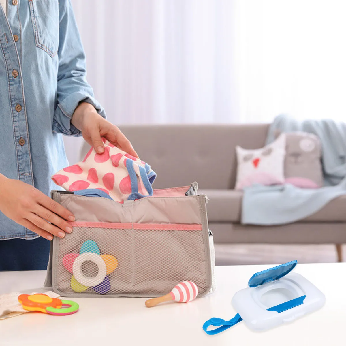 

Baby Wet Tissue Case Portable Silicone Belt Hanging Design for Crib Stroller Diaper Bag Reusable Wipes Holder Outdoor Travel