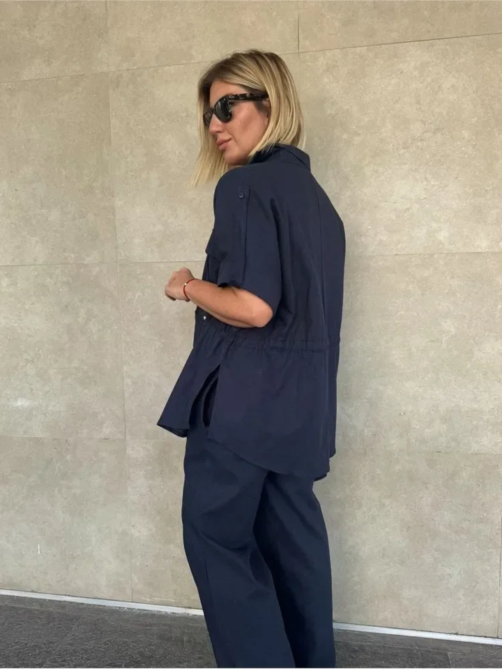 ชุดเซ็ตสองชิ้นสำหรับผู้หญิง ฤดูร้อน ปี 2025 เสื้อทรงหลวม กางเกงขายาวเอวสูงทรงกว้าง ชุดลำลองทันสมัย สไตล์หรูหรา ชุดสูทลำลอง ชุดสองชิ้นสำหรับผู้หญิง