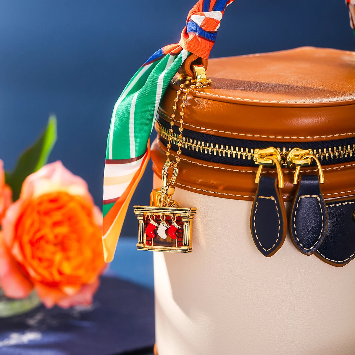 1Pc Exquisite Enameled Vintage Fireplace Pendant,Diamond-encrusted Stocking,Christmas Ornament,Party Necklace Friend Gift