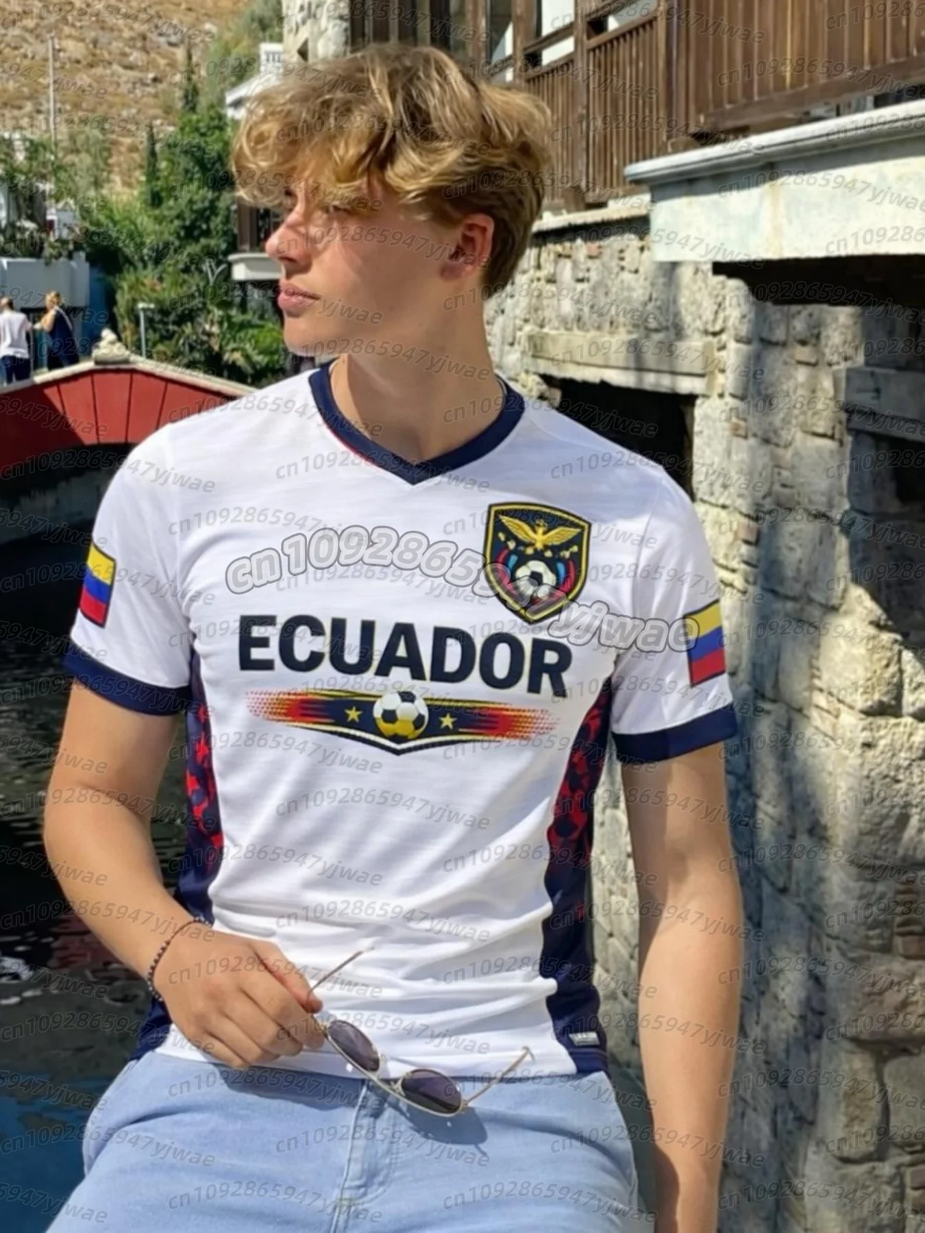 Camiseta para mujer con cuello en V, manga corta, estilo patchwork, para aficionadas al fútbol de Ecuador, talla 26, estilo Y2K, holgada, para aficionadas al fútbol.