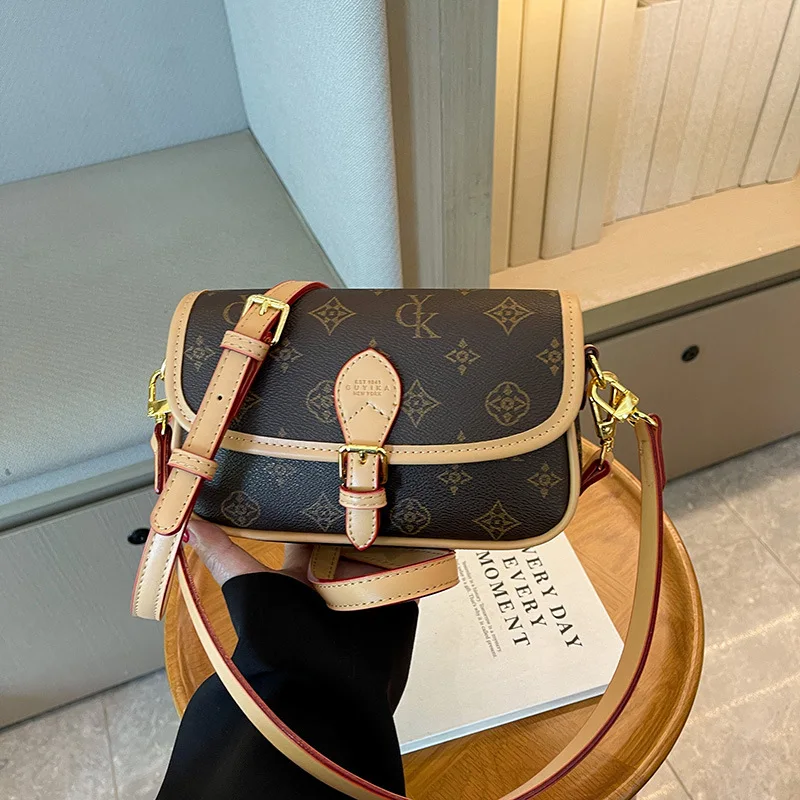 dual-strap-contrast-hard-saddle-bag-light-spacious-for-office-workers-daily-dating-casual-shopping-trips