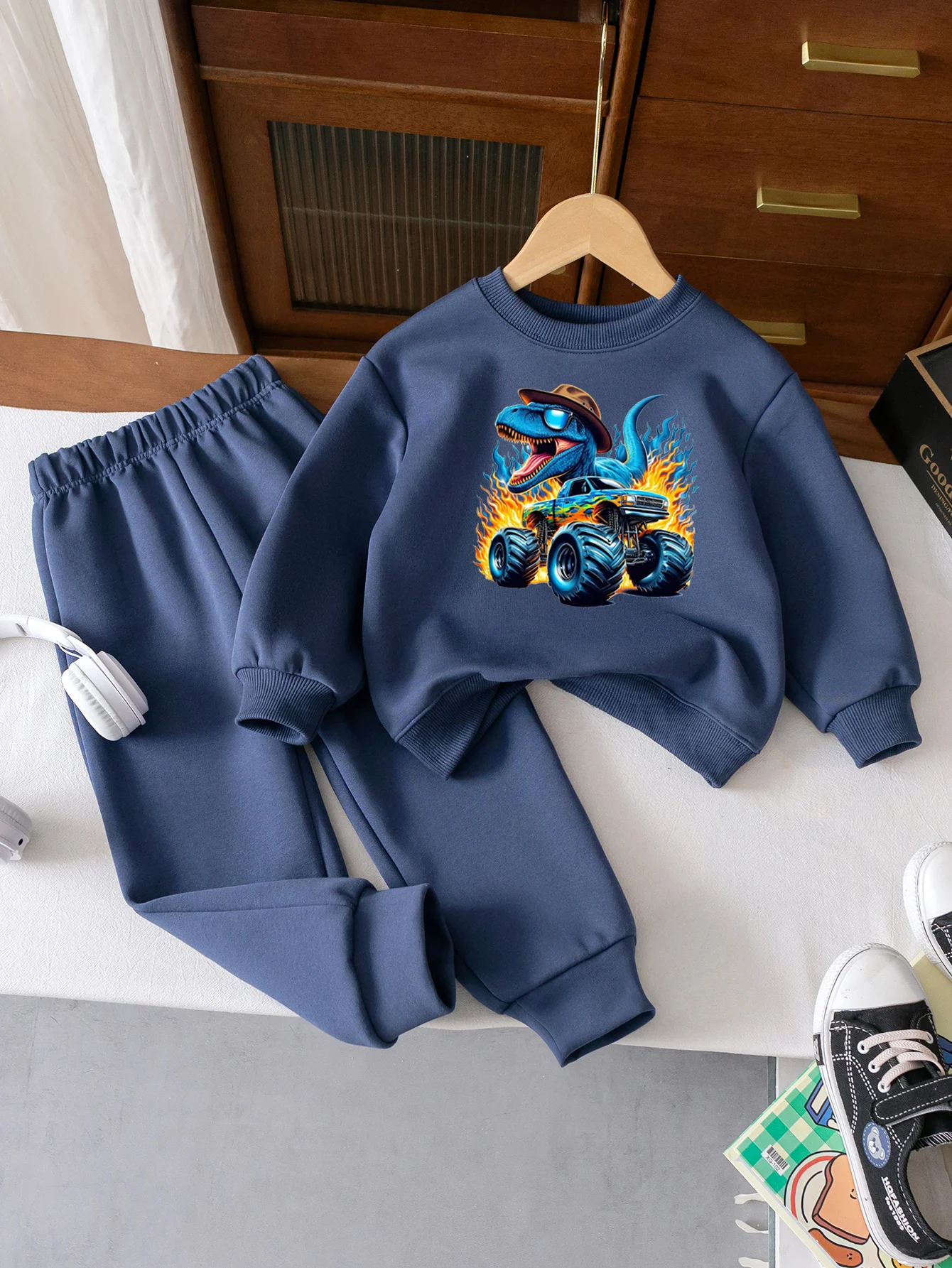 

Boys' two-piece set, 3-13 year old children's hoodie printed top, solid color no pocket pants, autumn versatile and trendy