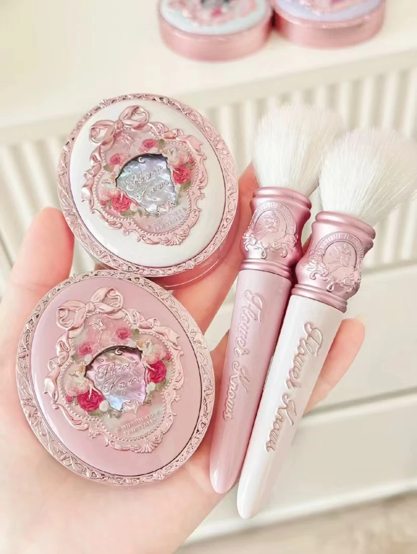 Flower Knows Midsummer Fairytales Powder Brush Blush Wool Fluffy Conditioning Cute Pink Makeup Tool Flowers Know