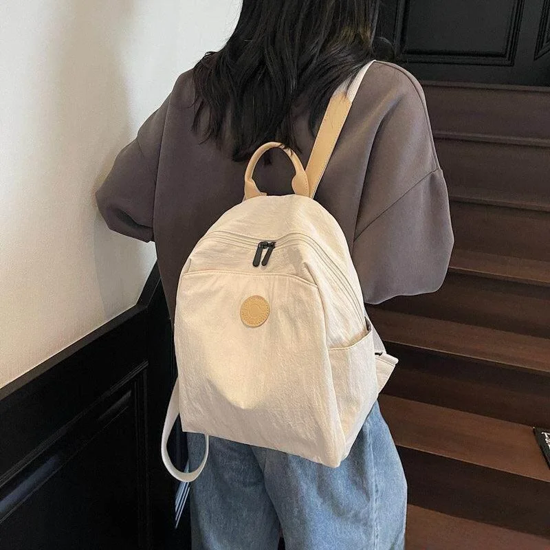 

Легкий дорожный рюкзак для женщин, сумка для поездок на работу и отдыха, стильный дизайн, подходит для школы, работы и горного туризма.