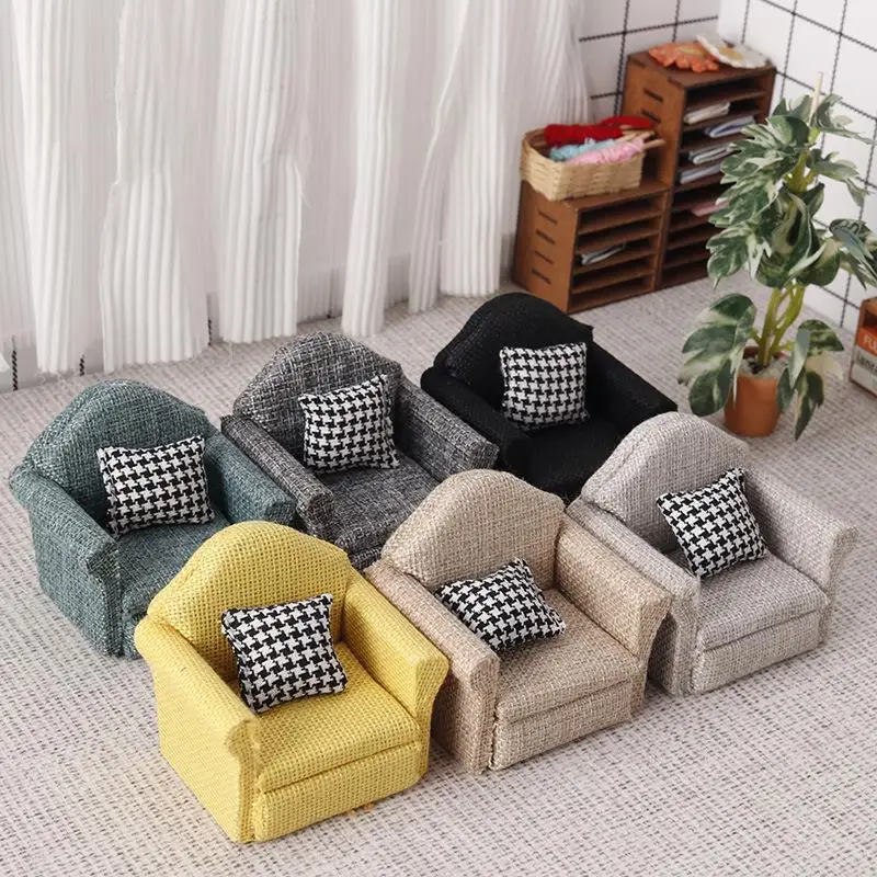 1/12 Miniaturowa sofa z lnu z poduszką do domku dla lalek, model mebli do domku dla lalek, dekoracja sceny domowej, akcesoria