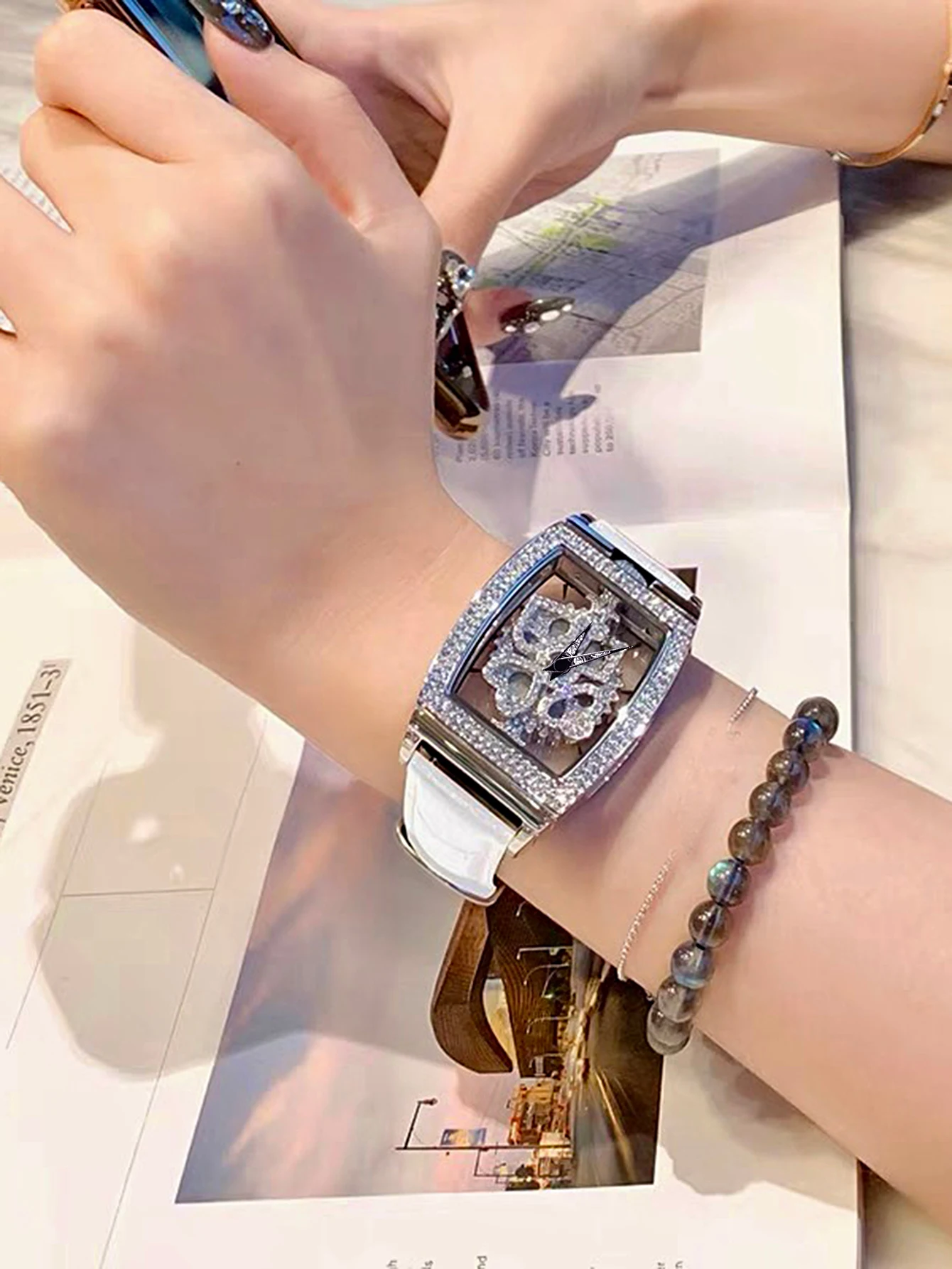 LSVTR New luxury, elegant, and stylish women's watches; high-quality diamond-set waterproof luxury brand women's quartz watches.