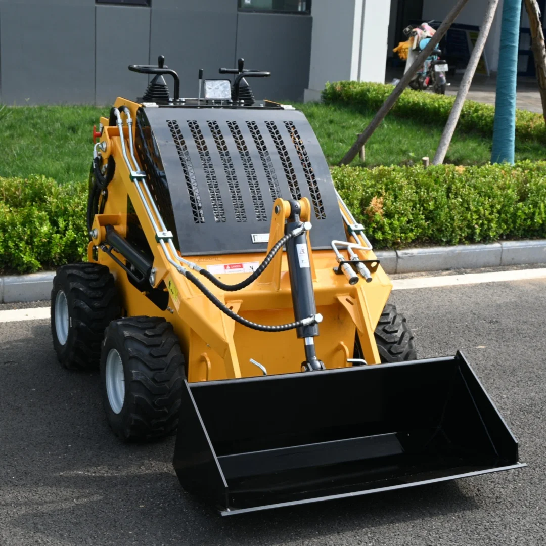 Euro 5 EPA Kubota Diesel Skid Steer Mini Track Skid Steer Loader 400KG With Forest Mulcher Lawn Mower