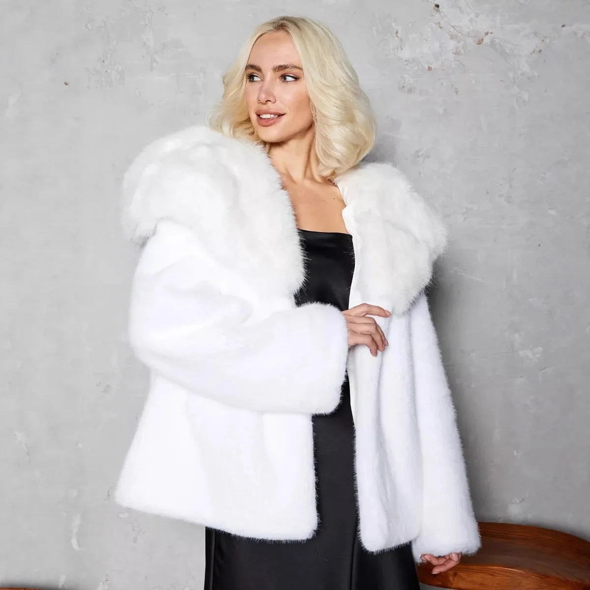 معاطف نسائية بغطاء للرأس من الفرو الصناعي سترات قصيرة متينة بياقة من الفرو وأكمام طويلة مغطاة بأزرار مستقيمة أنيقة غير رسمية للخريف والشتاء #4