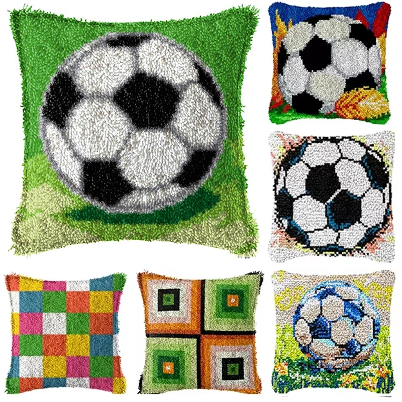 

Набор для вышивания ковровым крючком: футбольная подушка-чехол, вязаная подушка из фоамирана, вышивка на холсте, вязаная подушка с узлами