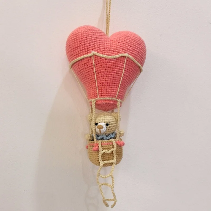 Oso de ganchillo hecho a mano en globo aerostático, decoración colgante para guardería, lindo animal de peluche para colgar en la pared para habitación de niños, decoración móvil para bebé