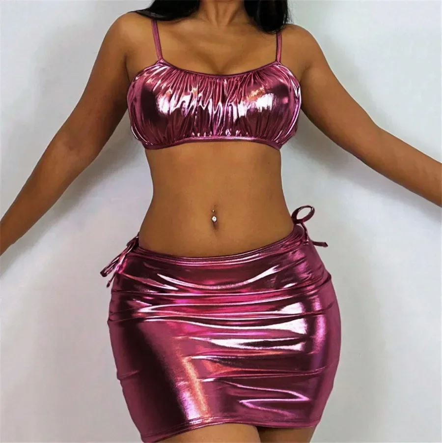 لامعة الوردي مايكرو ثونغ 3 قطعة مجموعة البكيني Damen النساء 2025 مثير ملابس السباحة مع تنورة التستر العصابة ملابس بحر البيكينيات