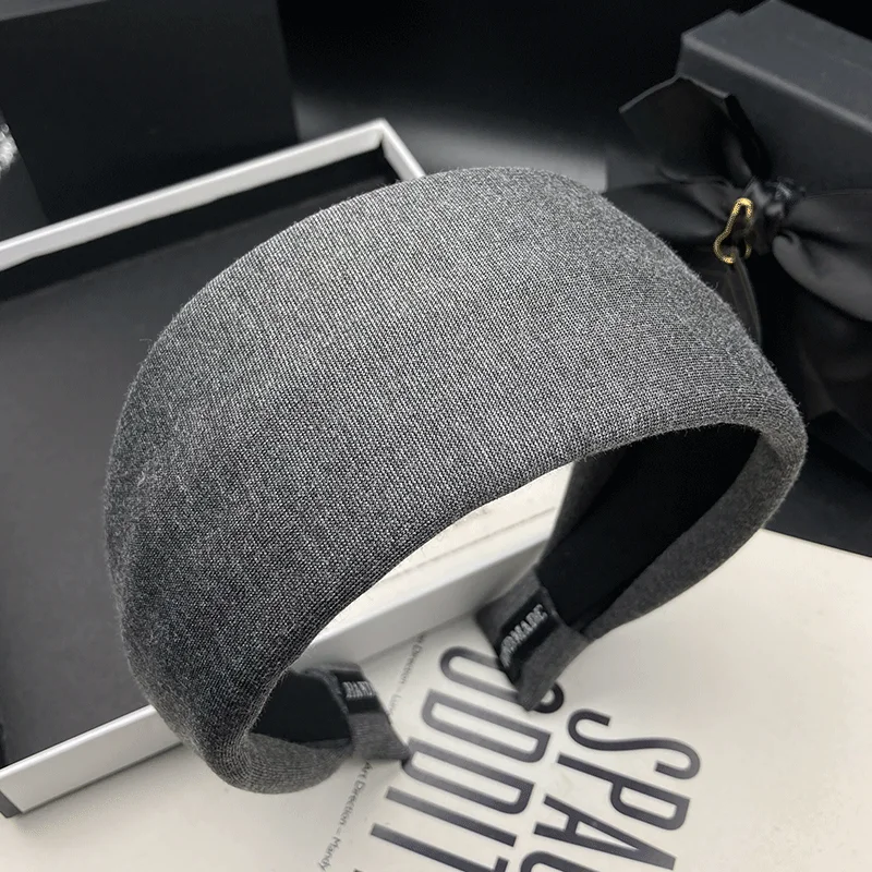 Haarband für Damen, modisch und stilvoll, geeignet für den Alltag, mit Haaraccessoires und breiten Rändern. – Detail 3