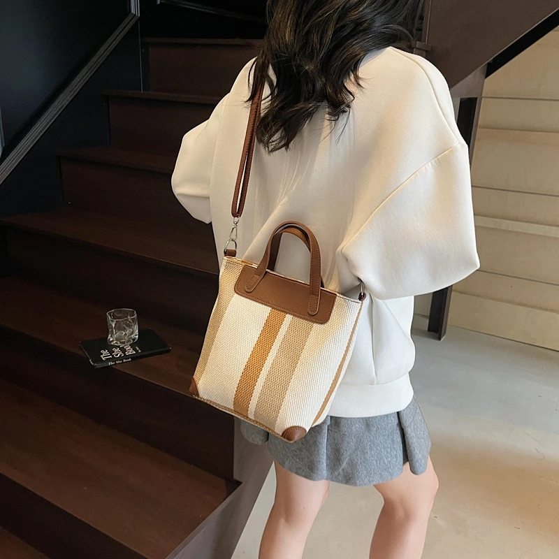 

Women Luxury Leather Fashion Designer Classic Shoulder Tote Bag Elegant Crossbody Handbag For Modern City Style