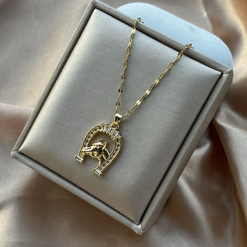 Fashion Cubic Zircon U Shape Horse Necklace Gold Plated Hoseshoe Pendant for Women  Engagement  Animal Jewelry Anniversary Gift