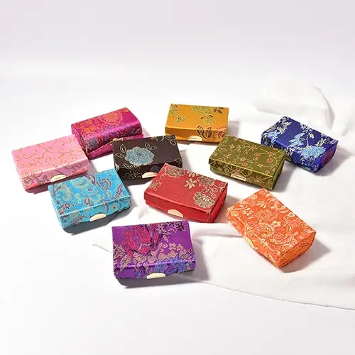 1Pc Retro Embroidered Square Lipstick Case With Mirrors Brocade Flower Design Lipstick Display Box Jewelry Holder Random Color