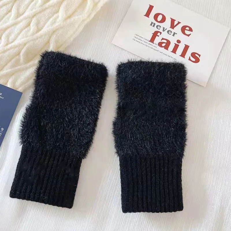 قفازات نسائية نصف اصبع قطيفة دافئة طويلة جدًا وسميكة بدون أصابع للاستخدام في الشتاء الذي يعمل باللمس