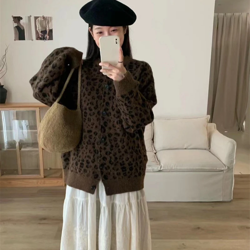 [EWQ] Fashion Long Sleeve Single Breasted Leopard Print Female Knit Cardigan Casual Loose Women Sweater Coat 2024 Autumn 16O1958