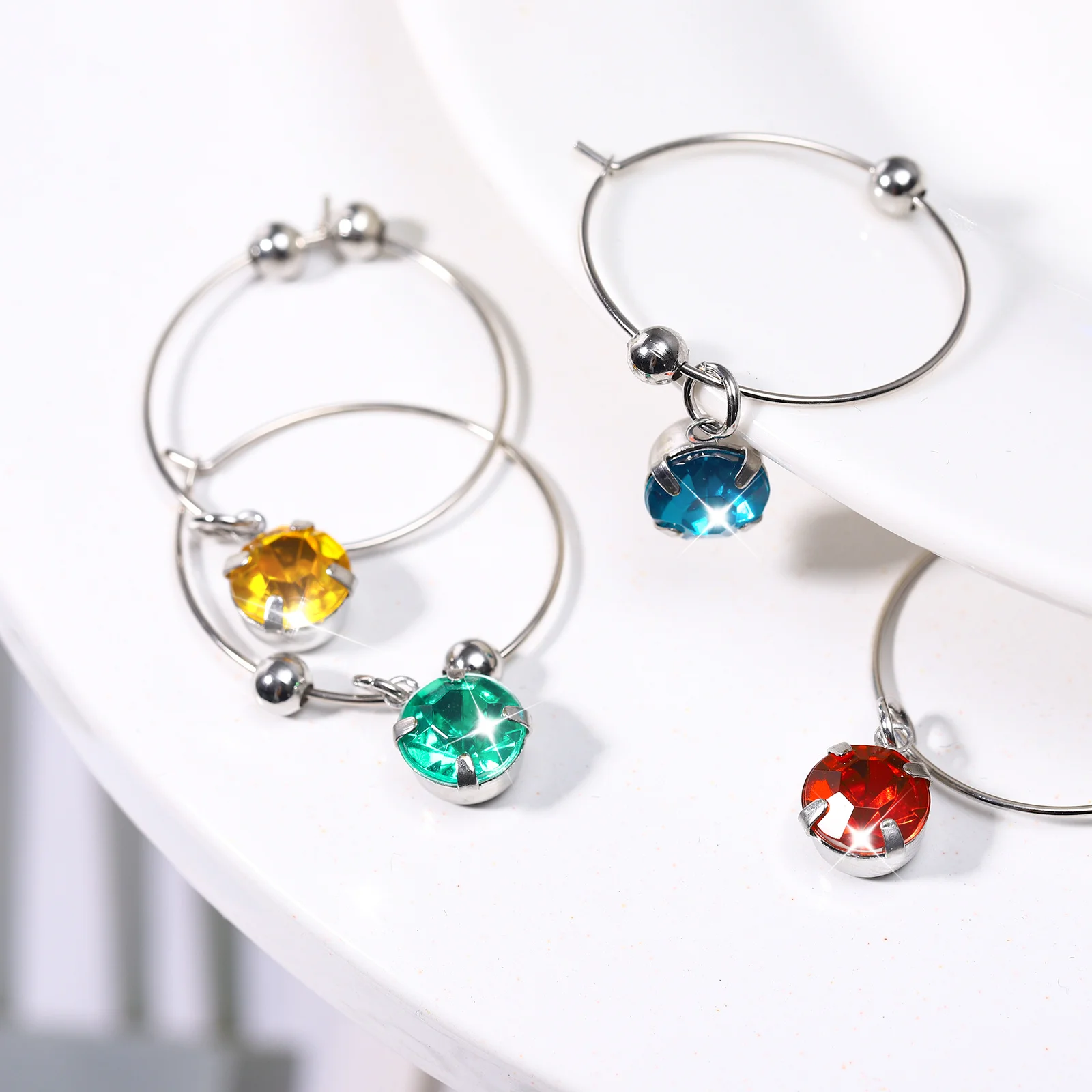 

8Pcs Wine Glass Hanging Ring Colorful Rhinestone Pendant Quick Open Close Wine Glass Charms for Party Gathering