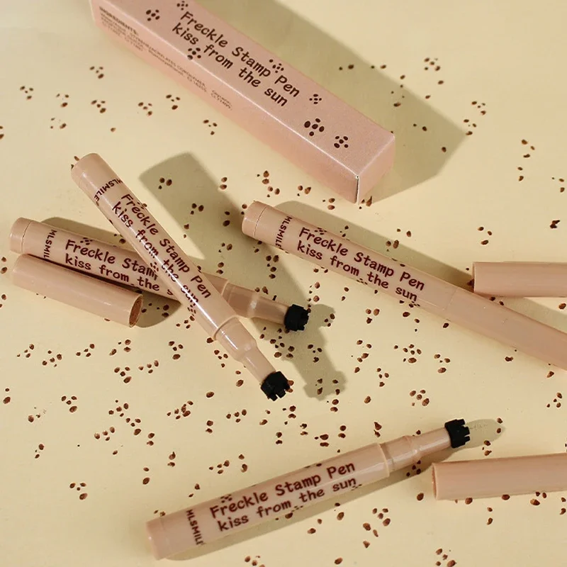 Natürliches Gesicht gefälschte Sommersprossen Stift wasserdicht lebensechte gefälschte Sommersprossen Stift für lang anhaltende Look Punkt Punkt Stift Make-up Werkzeuge Kosmetik