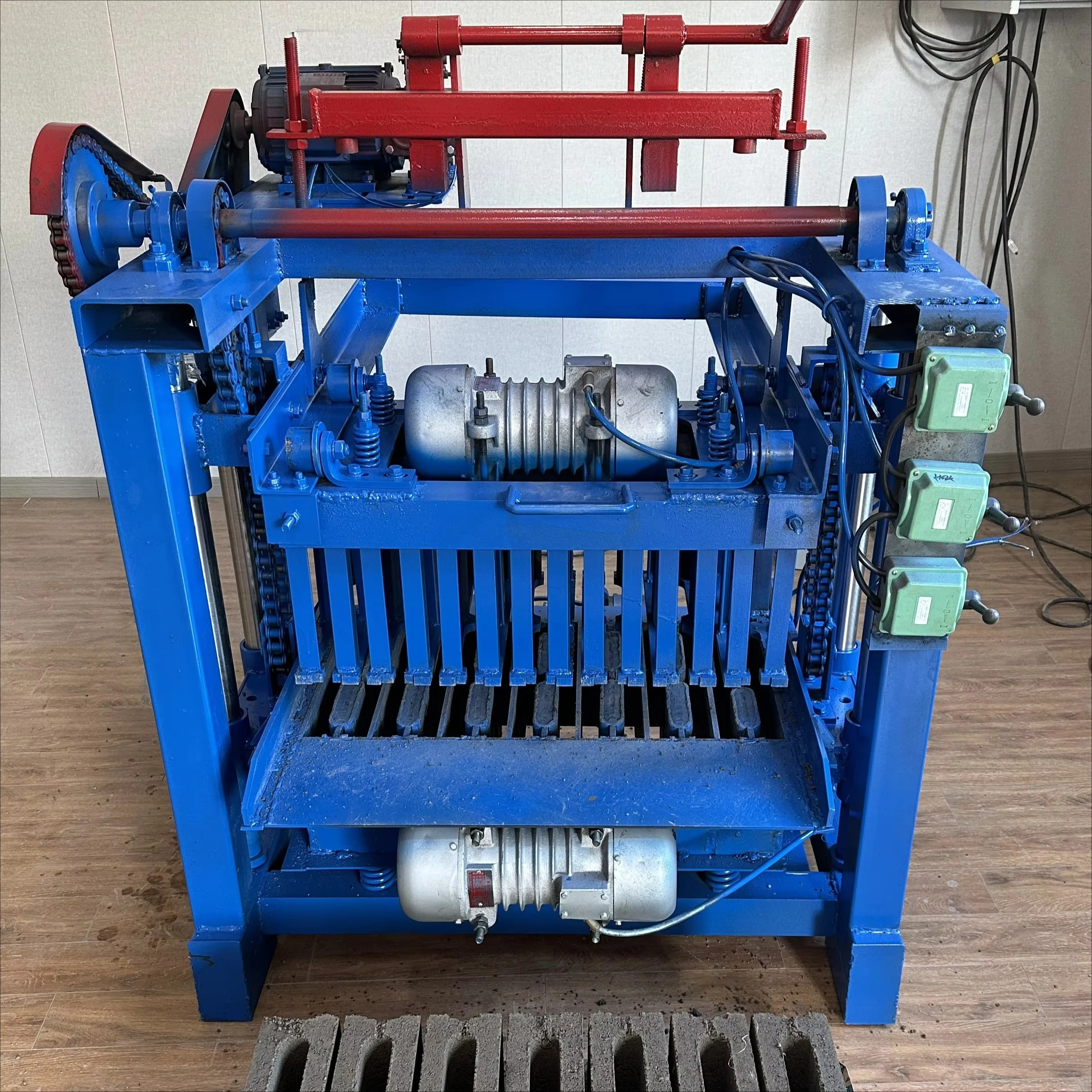 

Export Customized Semi-automatic Non Burning Cement Block One-time Molding Brick Making Machine