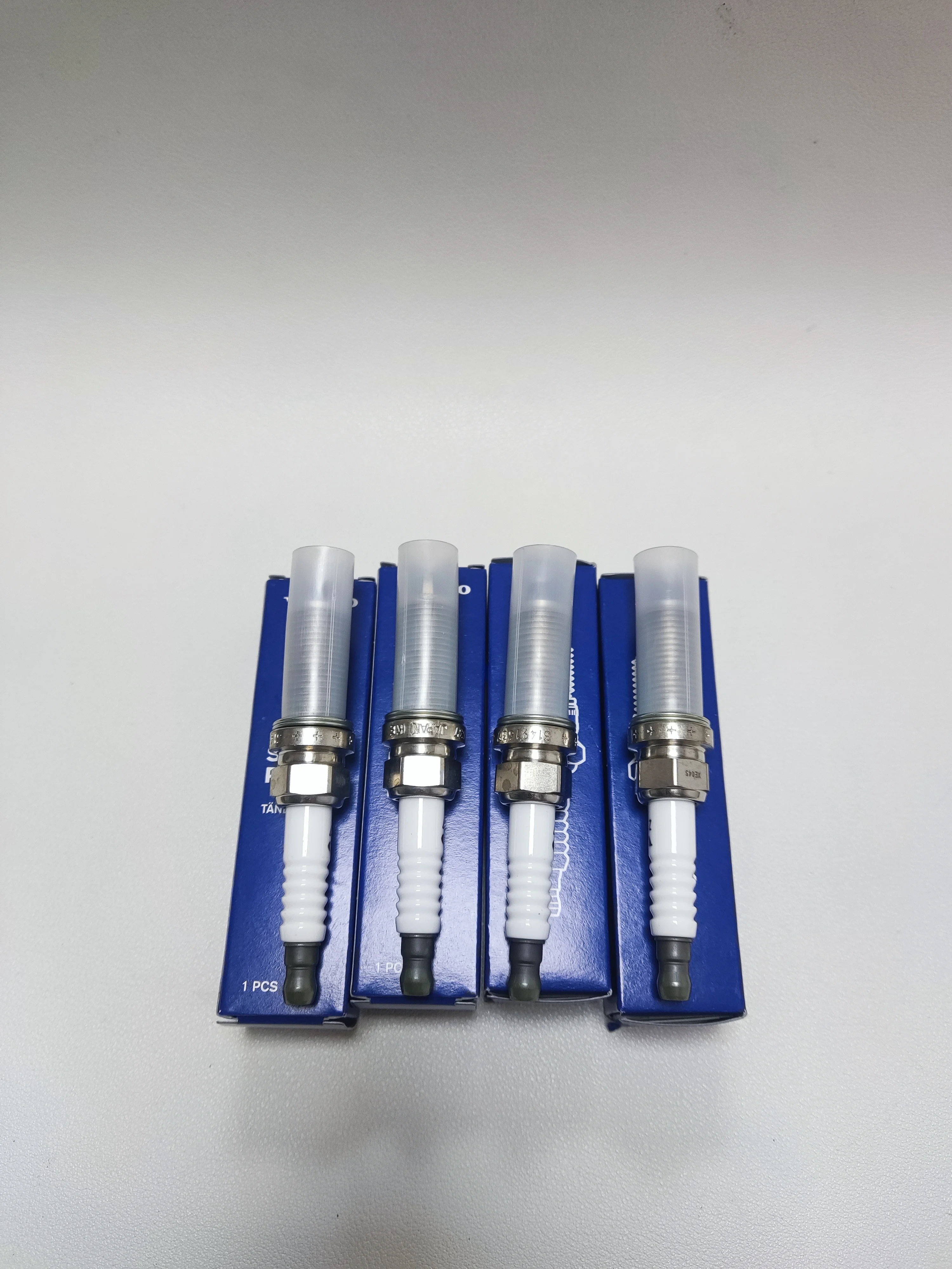 

High Quality Auto Parts Spark Plug Kit Four Pack OEM 31673604 32290011 For Volvo XC90 XC60 XC40 V90 V60 V40 S80 S60L