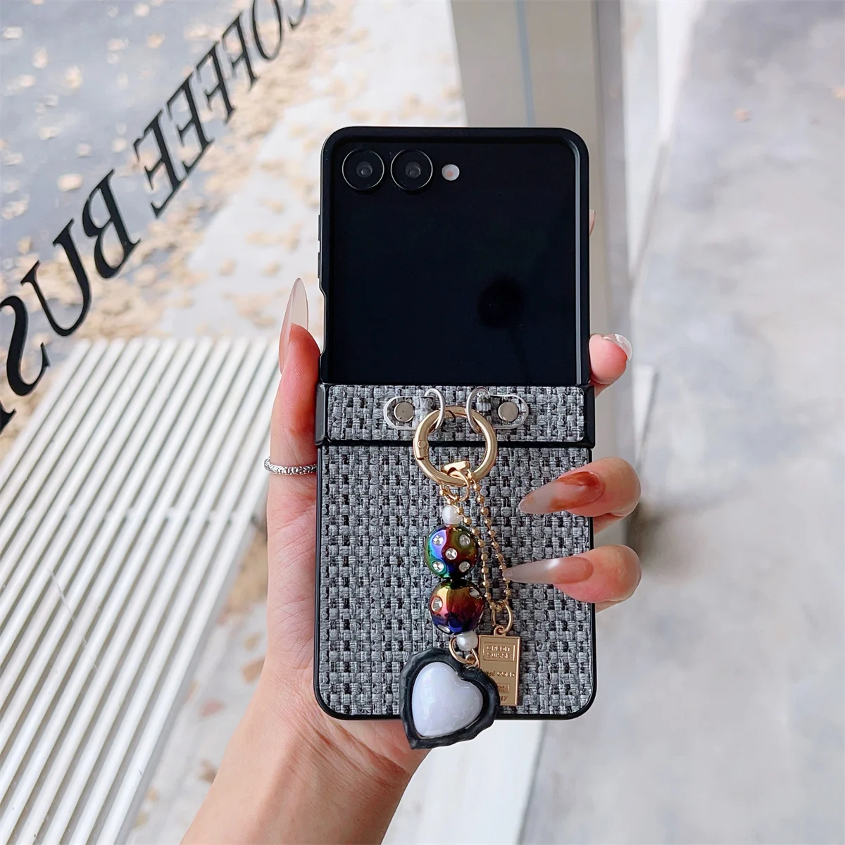 Weaving Leather Heart-shaped Pendant Phone Case for Samsung Galaxy Z Flip 7 6 5 4 Zflip7 FE Flip6 Flip5 Hinge Protective Cover