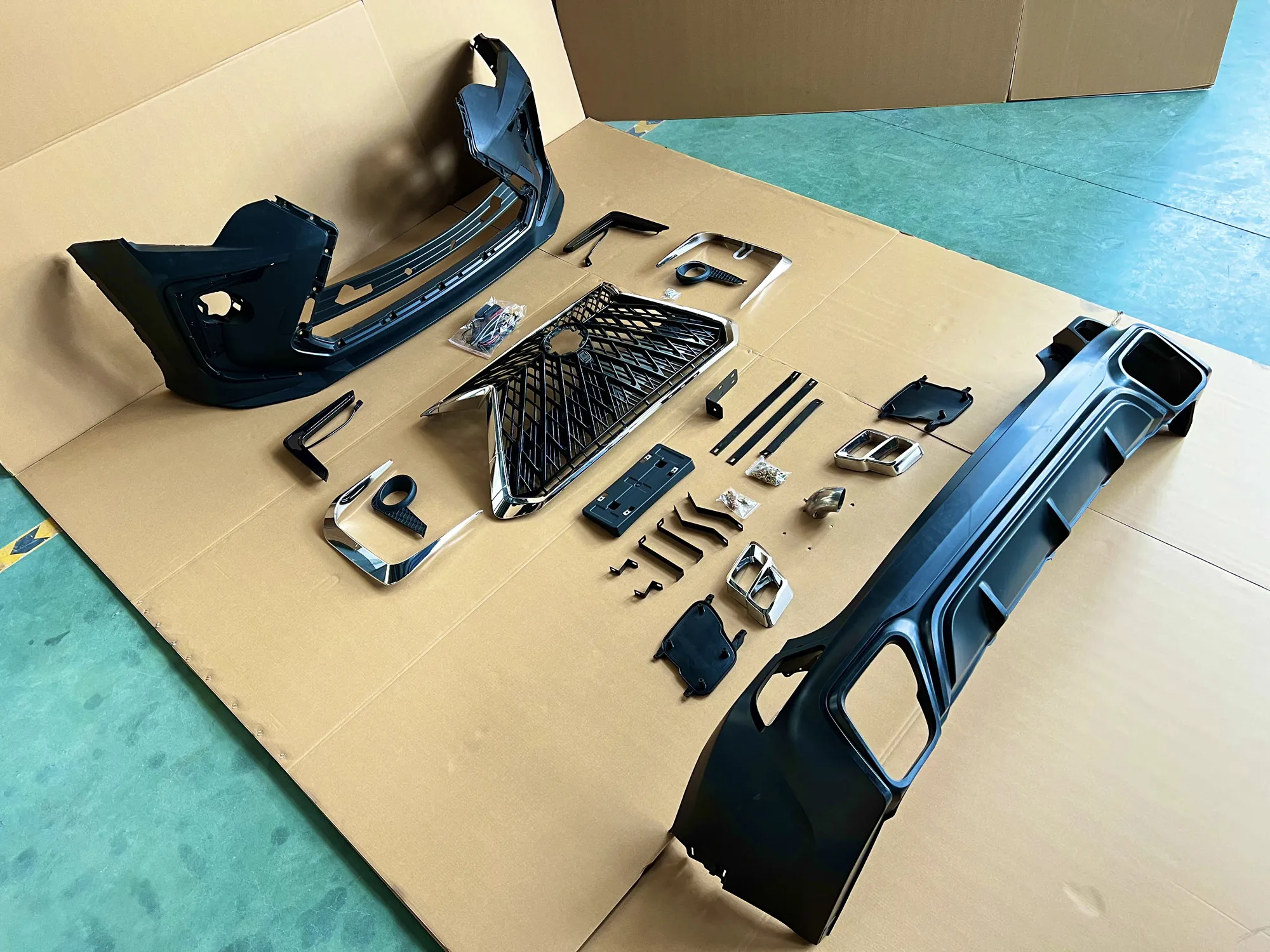 Wysokiej jakości zderzaki samochodowe, zestaw karoserii pasujący do RAV4 2016 2017 2018 2019