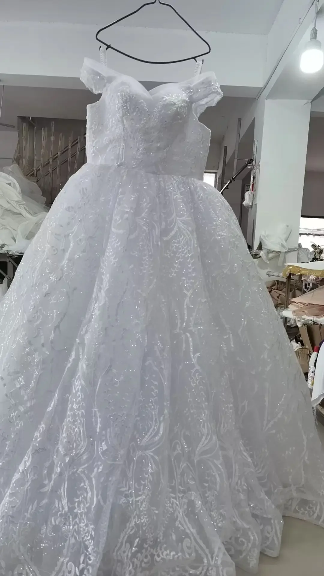 Personalizado novo estilo completo rendas apliques vestido de casamento robe de casamento fora do ombro vestido de baile inchado espartilho volta nupcial