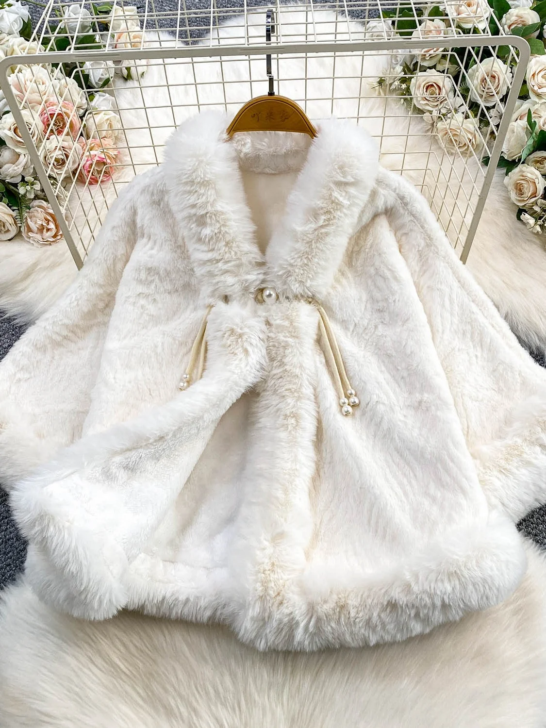 

Женское зимнее пальто Ele с меховыми вставками и кожаным верхом, свободного кроя, с V-образным вырезом и длинными рукавами, класса люкс