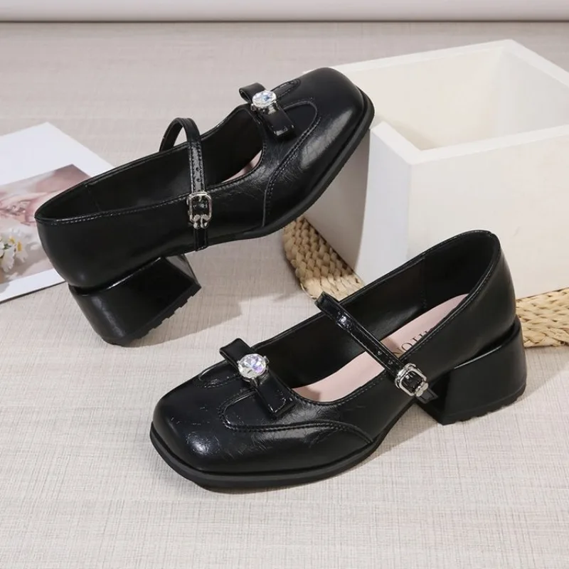2026 Neue Damenschuhe Mode Gürtelschnallen-Design Kleine Lederschuhe Quadratische Spitze Dicker Absatz Einzelschuhe für Damen – Detail 17