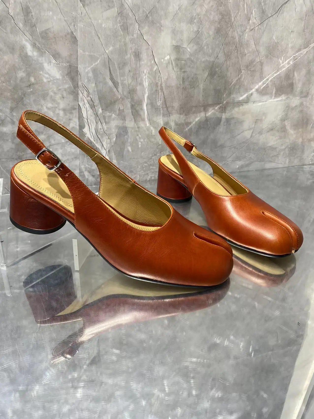 

Удобные туфли-лодочки Мэри Джейн из мягкой кожи с разделенным носком, коричневые туфли-лодочки на толстом каблуке с пряжкой на спине, повседневная простая женская обувь Chaussure