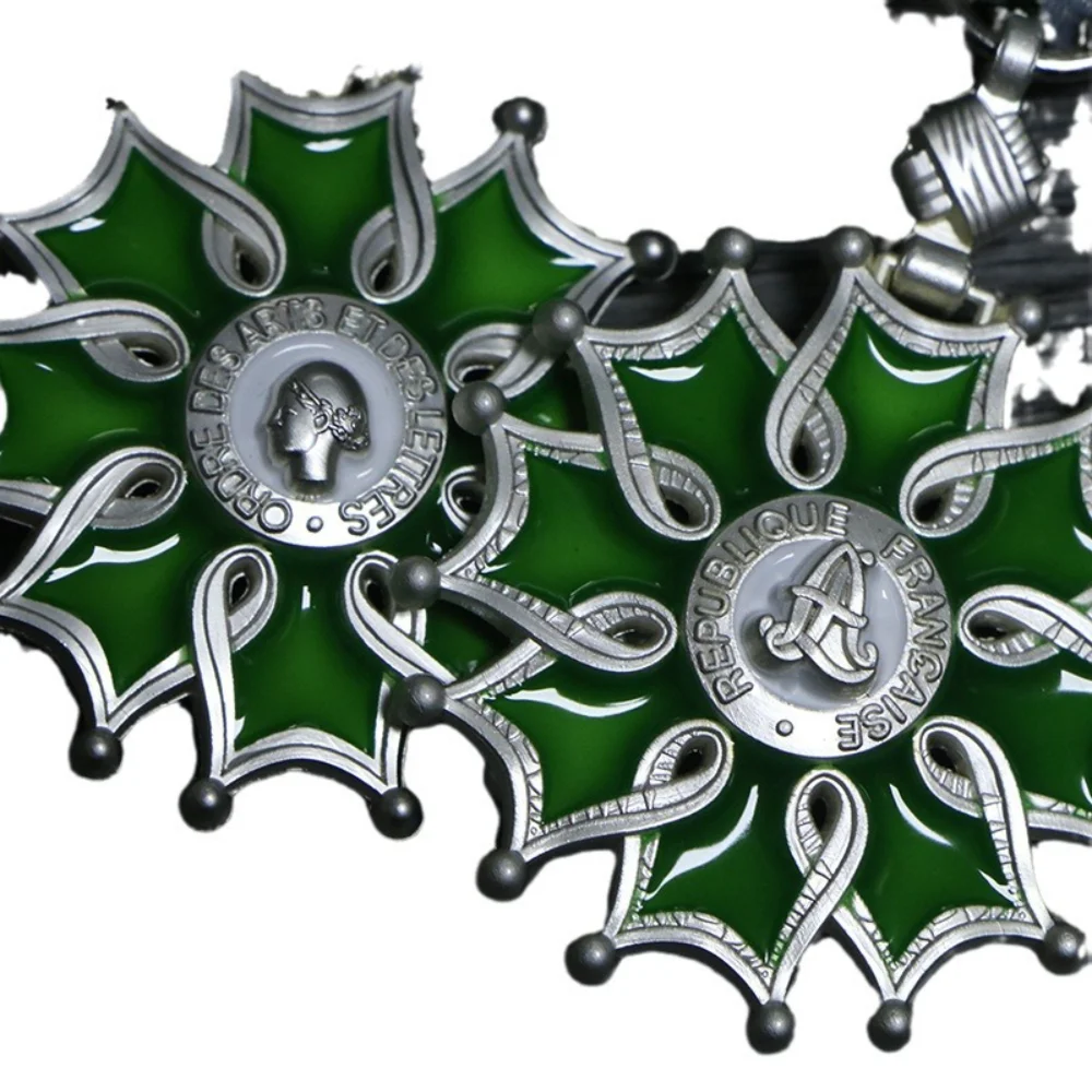 Green Enamel Floral Style Metal Medal Replica with Ribbon Collectible Badge Pin Decoration Accessory