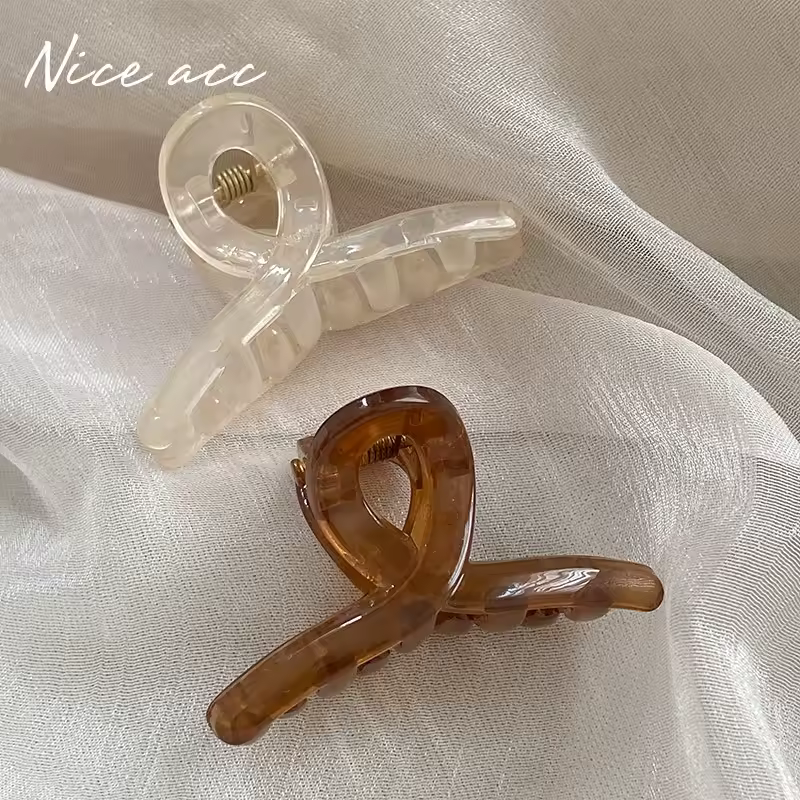 4pcs mini cute claw clip small girl hair claw semi transparent bangs side clip small shark clip women's hair accessory - Image 3