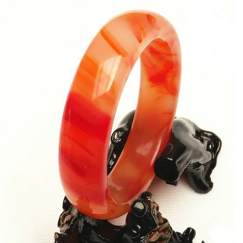 

Women's Jade Hand Bracelet Floating Red Bracelet Women's Red Blood Chicken Glass Bracelet