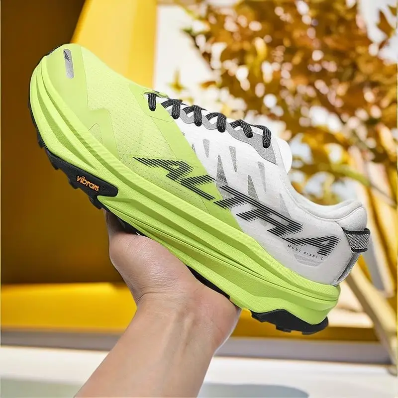 

FallBreathable and flexible running shoes for a natural feel