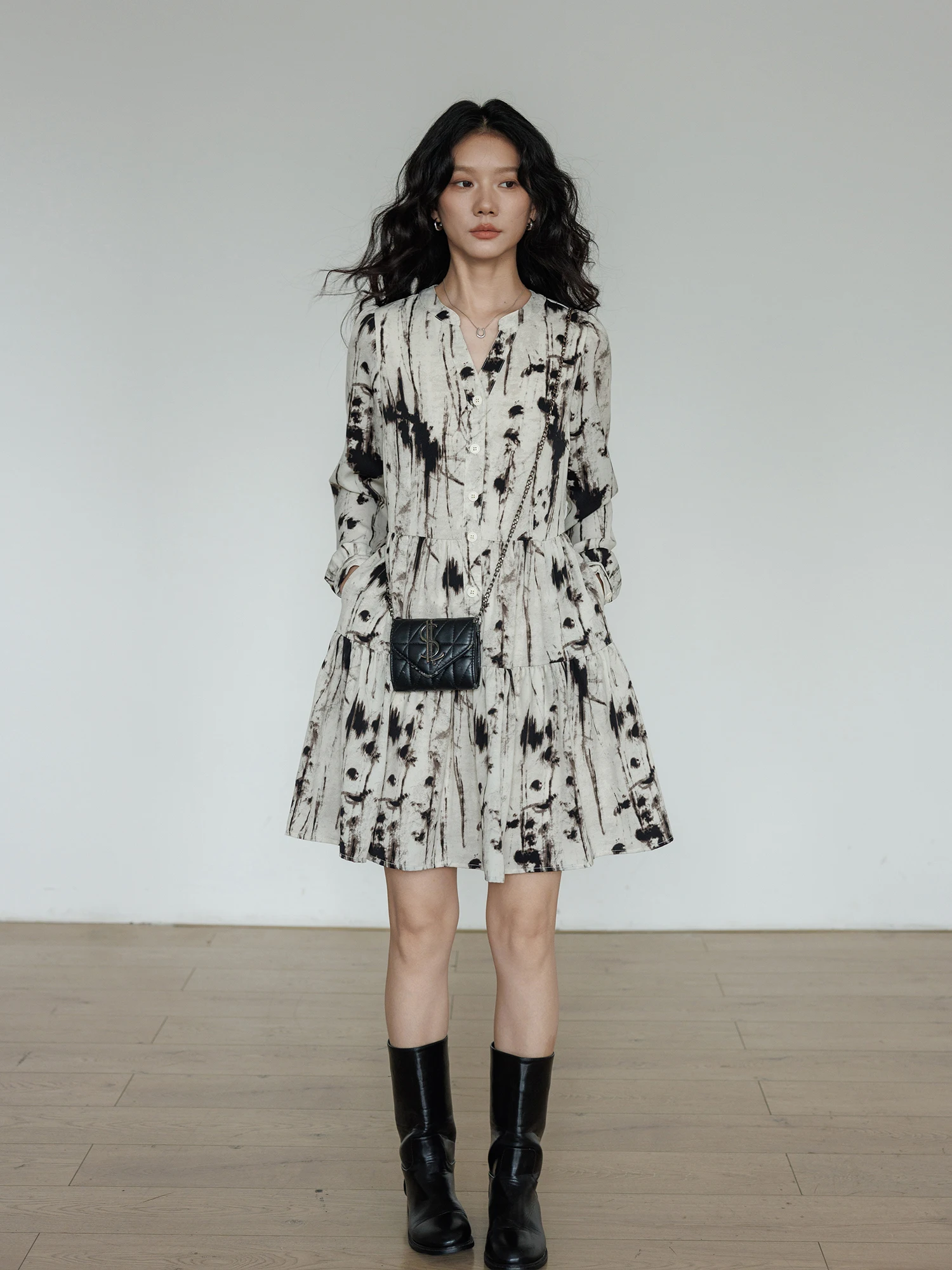 Casual Long Sleeve V-Neck Printed Dress Women's High Waist A-Line  Skirt Retro Slimming Spring City Commute Fashion Dress
