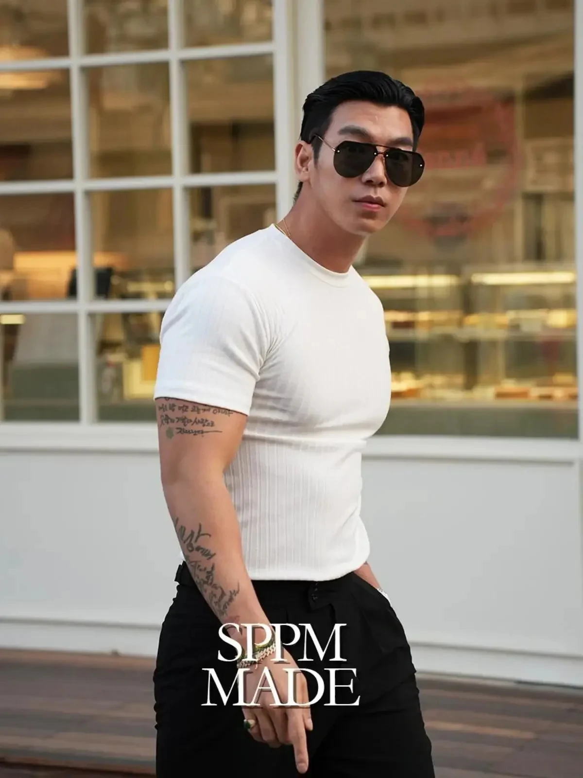 2024 new Fashion Muscle Fitness Men\'s Summer Sports Fitness Leisure Round Neck Elastic Short Sleeve Vertical Stripe T-shirt