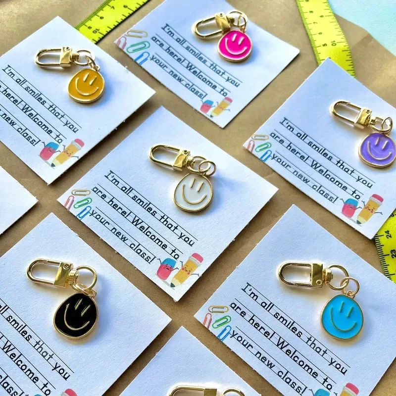 

Lovely Smile Face Keychain Cute White Purple Yellow Pink Blue Black Enamel Metal Key Ring Bag Charms DIY Accessories For Women