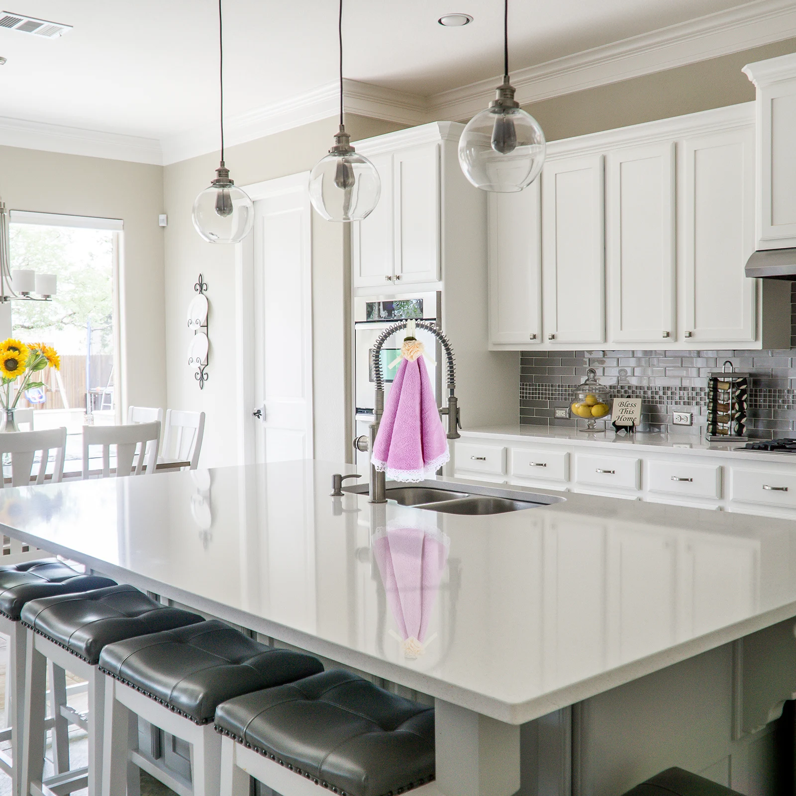 

1Pcs Quick-Drying Hand Towel Round Coral Fleece Water Absorbent Hanging Kitchen Small Washing Cloth Hand Towel