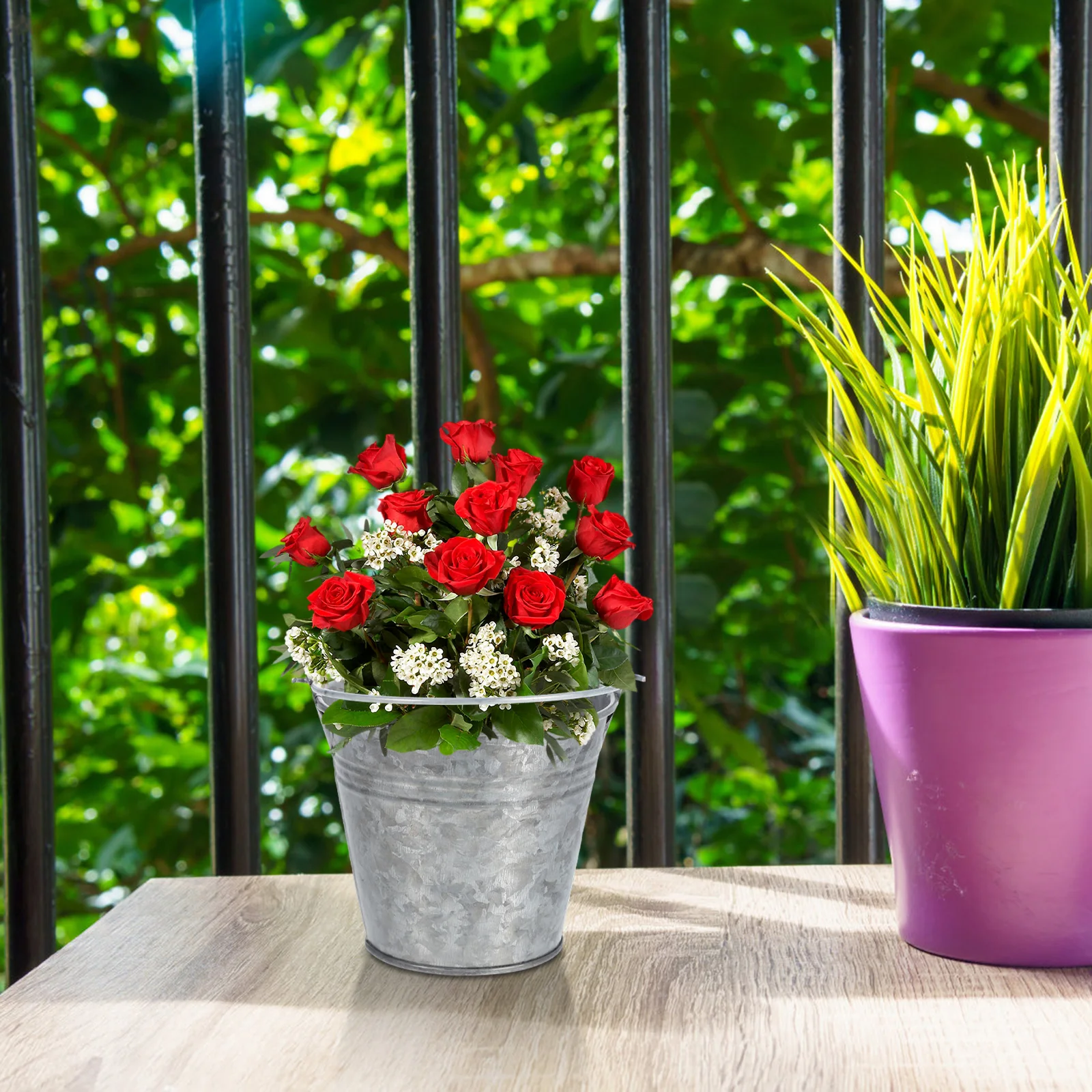 

3 Pcs Bucket Decorative Rustic Metal Garden Decoration Wreath Iron Planters Rustic Flower Bucket Balcony Garden Home Office