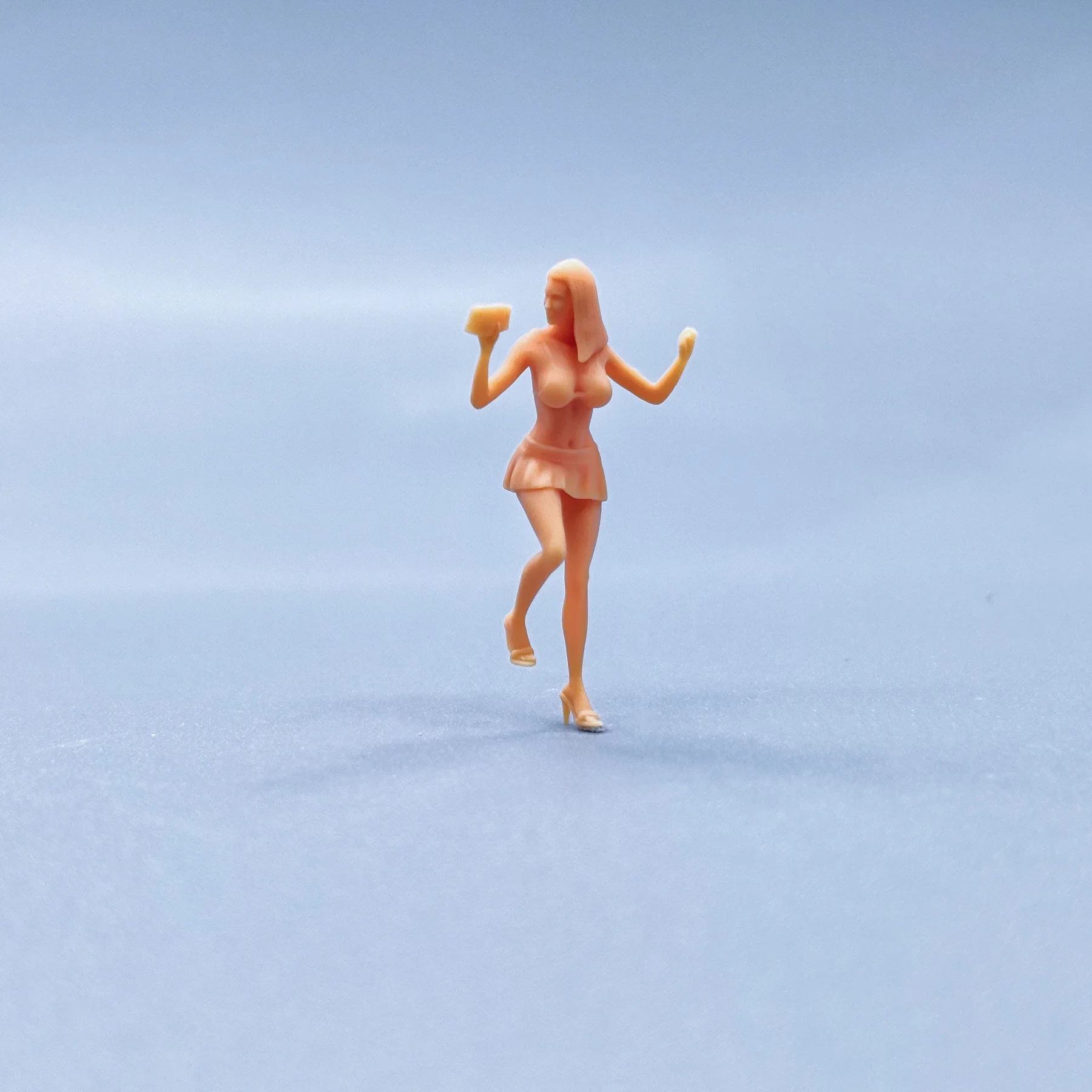 1/64 1/50 1/43 Figurines Scale Model Resin Graffiti Girl Car Wash Girl Repair  Uncolored Miniatures Diorama Hand-painted V024