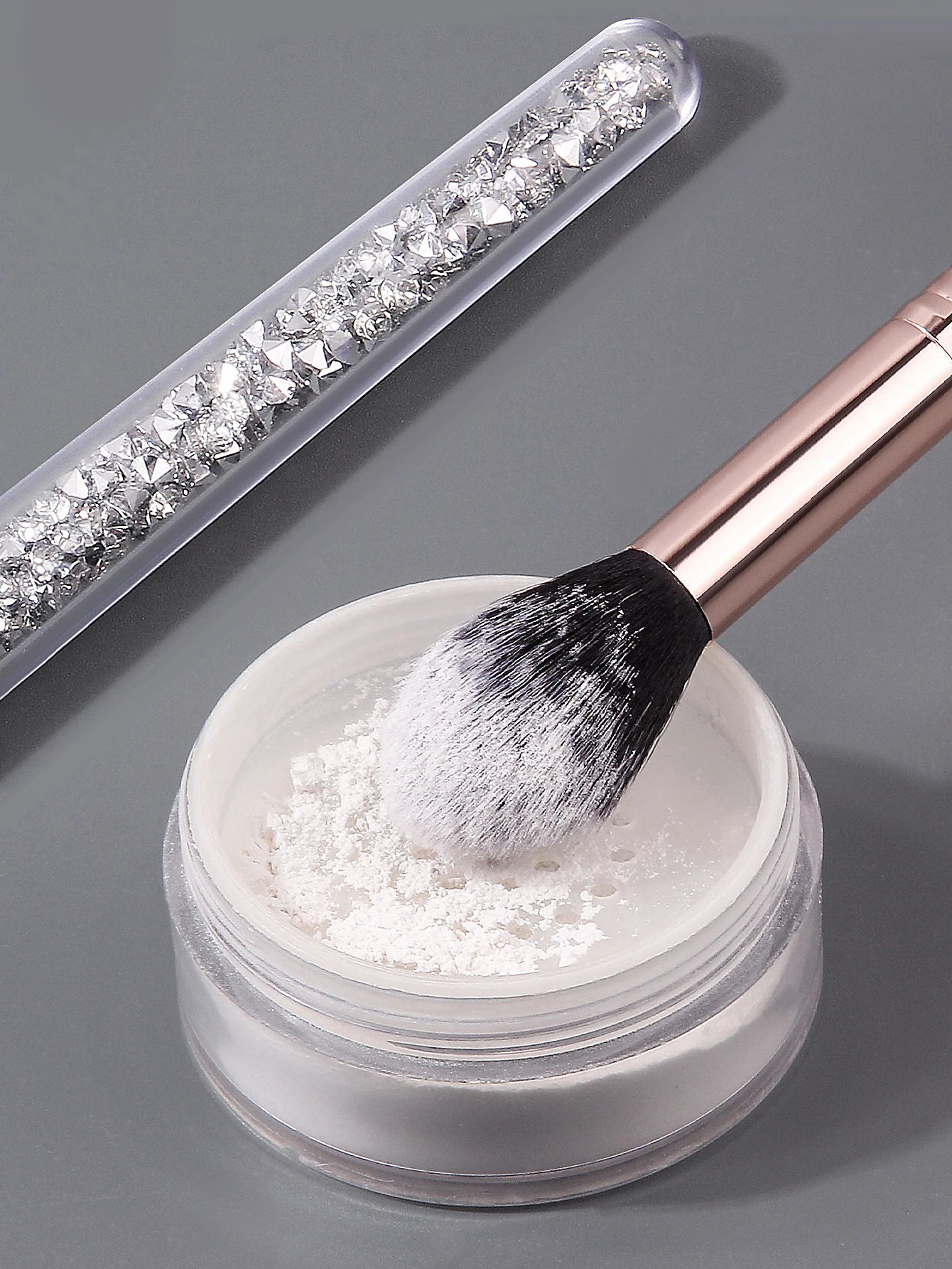 Alto nivel de apariencia, exquisito pincel de maquillaje con mango de diamante, cabezal de cepillo de cerdas suaves de llama, pincel para colorete, pincel de alto brillo
