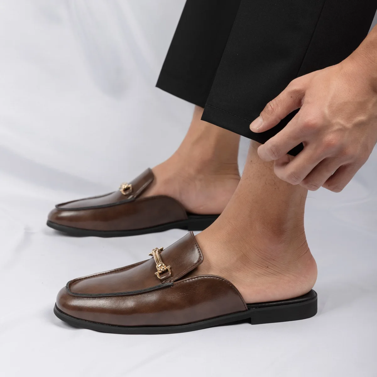 Zapatos de cuero para hombre, zapatillas informales para hombre, zapatos de vestir con media suela, mocasines de verano de color sólido, calzado clásico vintage para hombre de negocios