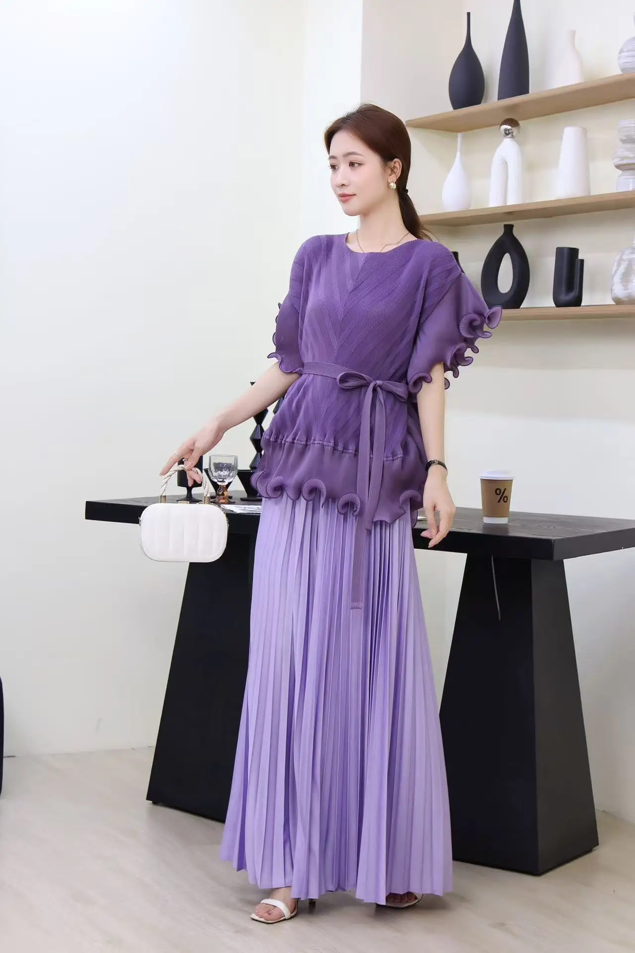 

Miyake New French Women's Set with Mushroom Edged Waist and Mesh Loose Folded Top, Wide Leg Pants, and Hundred Fold Pants2025