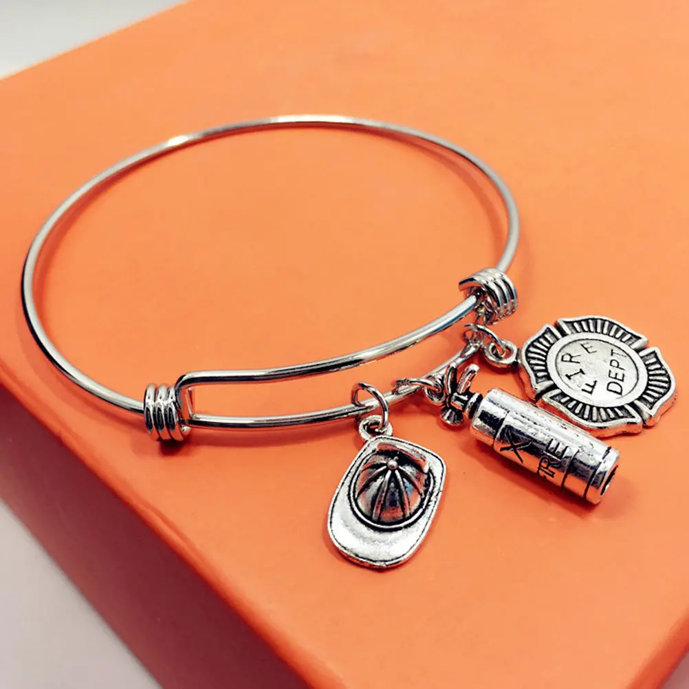 1Pcs Firemen Motif Bracelet Stylish Metal Wrist Chain Exquisite Craftsmanship Adjustable Fit for Any Occasion Gift Jewelry