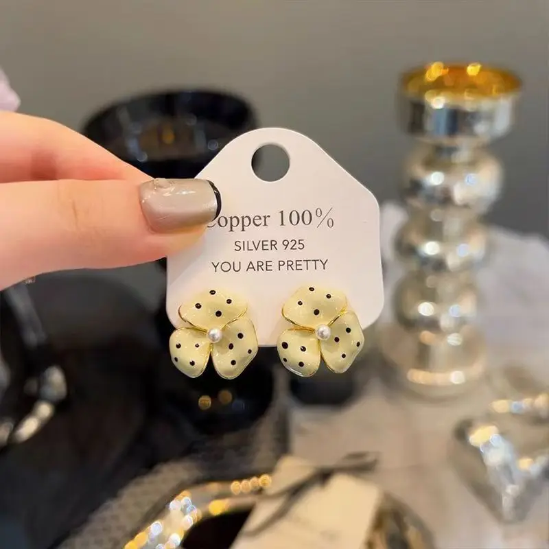 

Korean Fashion Polka Dot Flower Stud Earrings For Female Sweet Cute Petal Earrings Casual Party Girls Jewelry Accessories Gifts