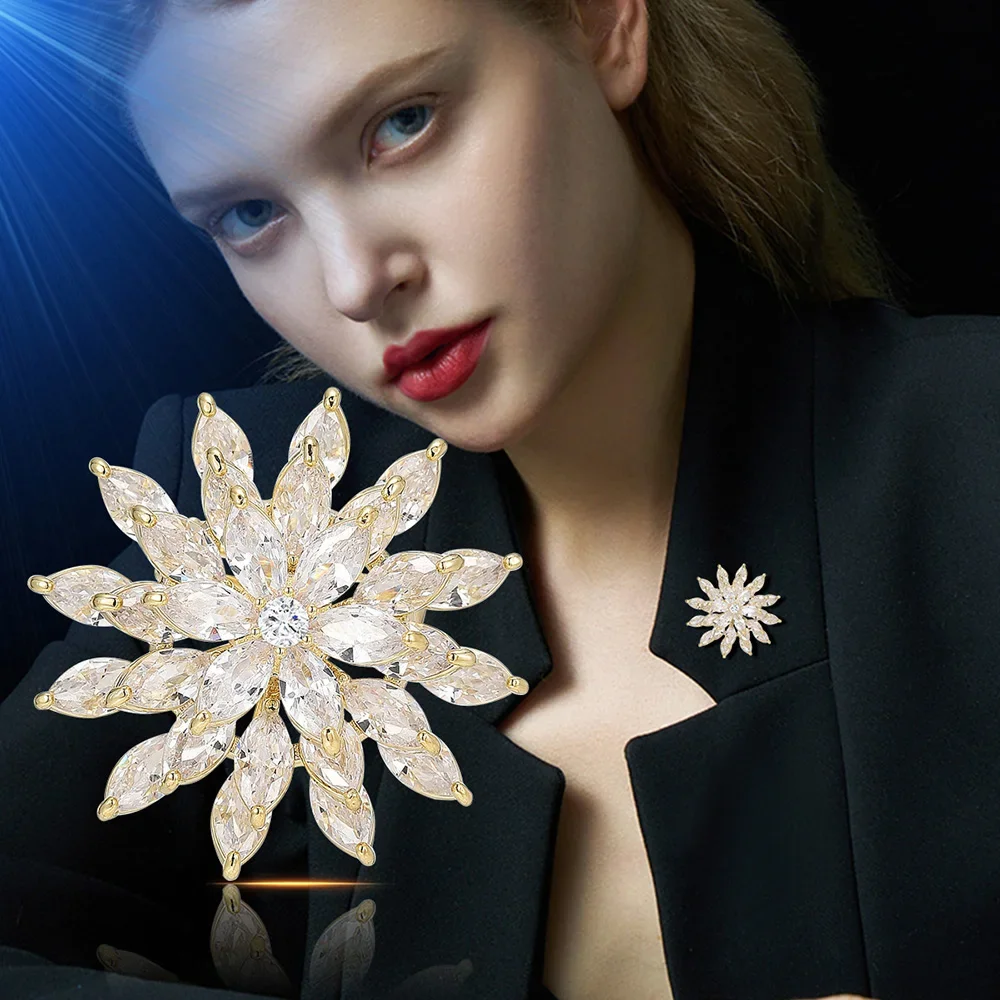 

2024 New Crystal Sunflower Brooch Women's Luxury Designer Corsage Pins Wedding Party Bridesmaid Jewelry Gift Wholesale