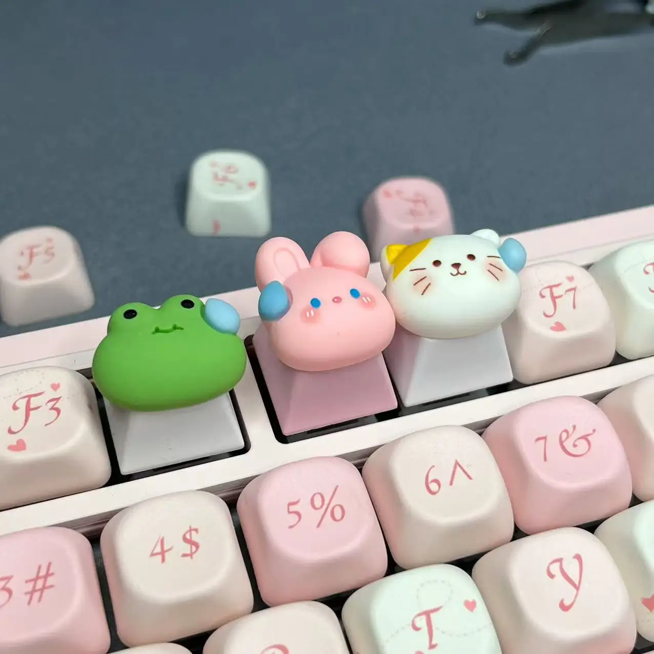 Cartoon e Personalized Cute Handmade Sweating Cat Keycap Pink Rabbit Keycap Resin Creative Customization Mechanical Keyboard