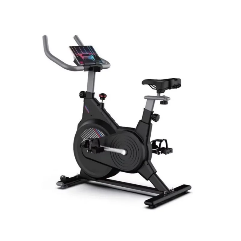 Profesjonalny rower spinningowy do ćwiczeń cardio w pomieszczeniach YTYIN z wielofunkcyjnym wyświetlaczem LCD, napędem pasowym i konstrukcją stalową.