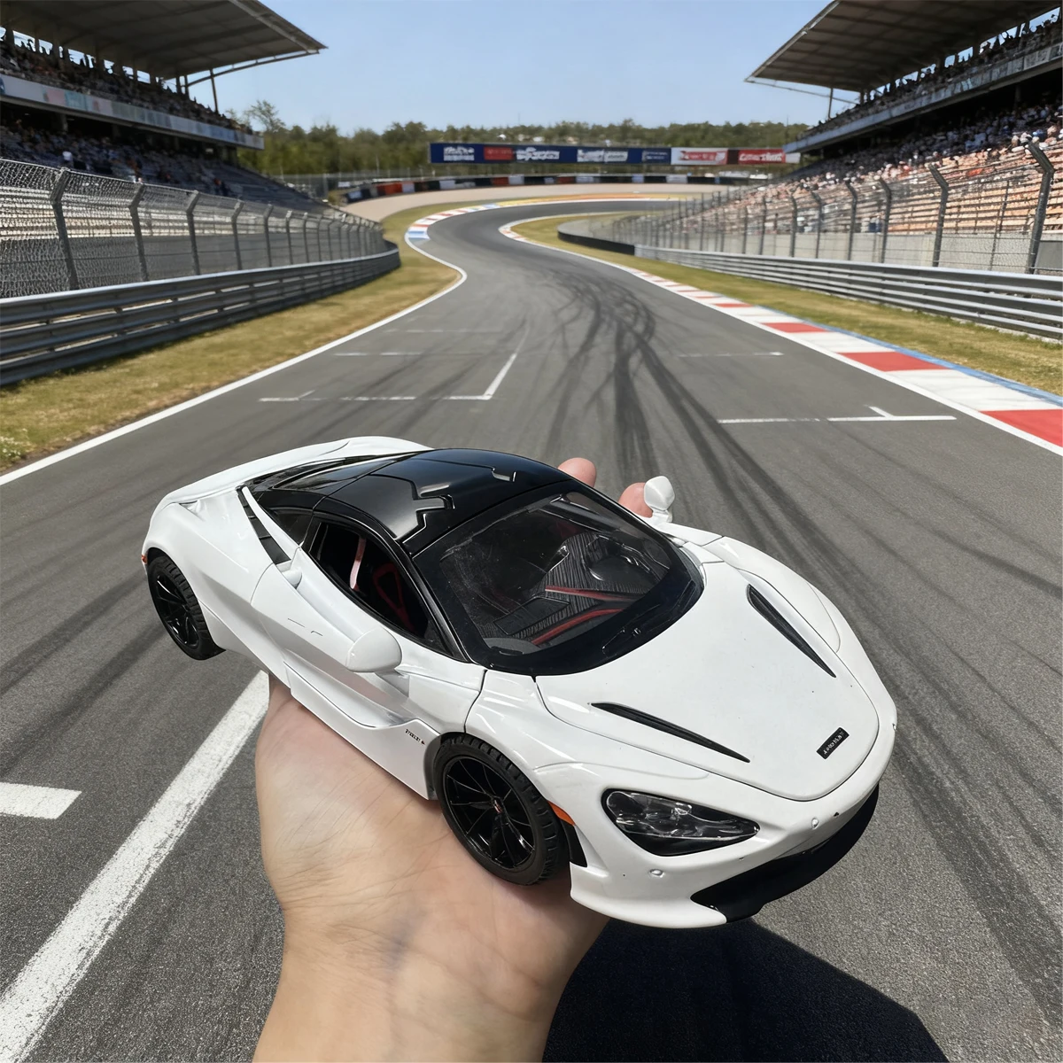 Giocattolo modello di auto da corsa pressofuso in lega in miniatura 1:24 con suono e luce, azione pull-back realistica, porte che possono essere aperte, ornamento per ragazzi, regalo di compleanno e Natale